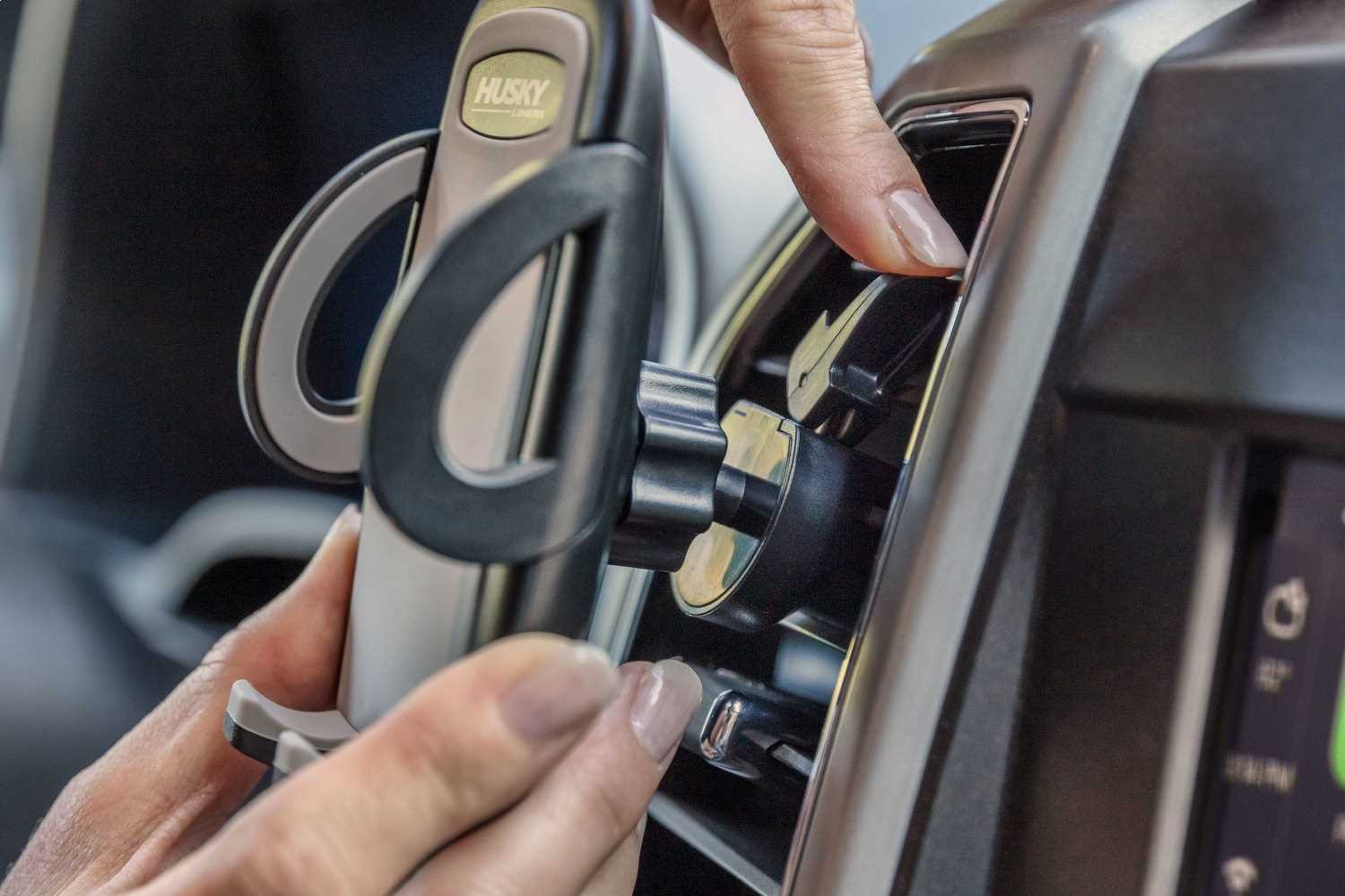 87000 Husky Liners Universal Phone Holder