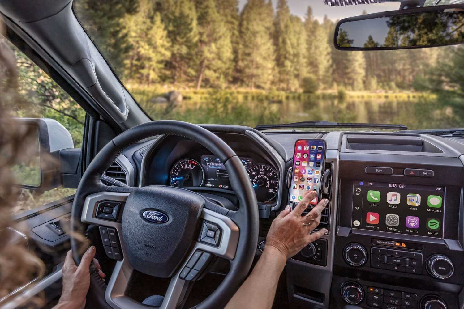 87000 Husky Liners Universal Phone Holder