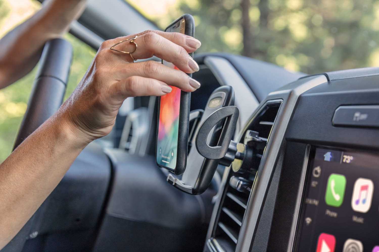 87000 Husky Liners Universal Phone Holder