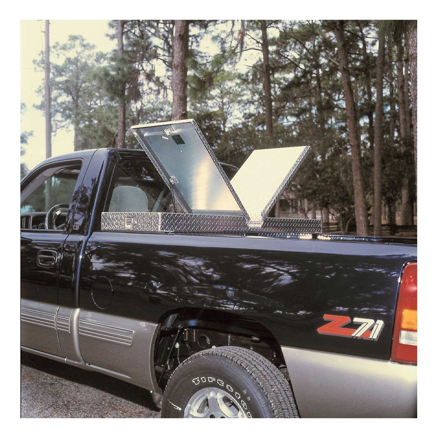 EC10061 UWS 69 in. Gull Wing Crossover Truck Tool Box